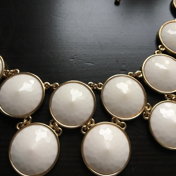 Large statement necklace - Picture 3 of 4